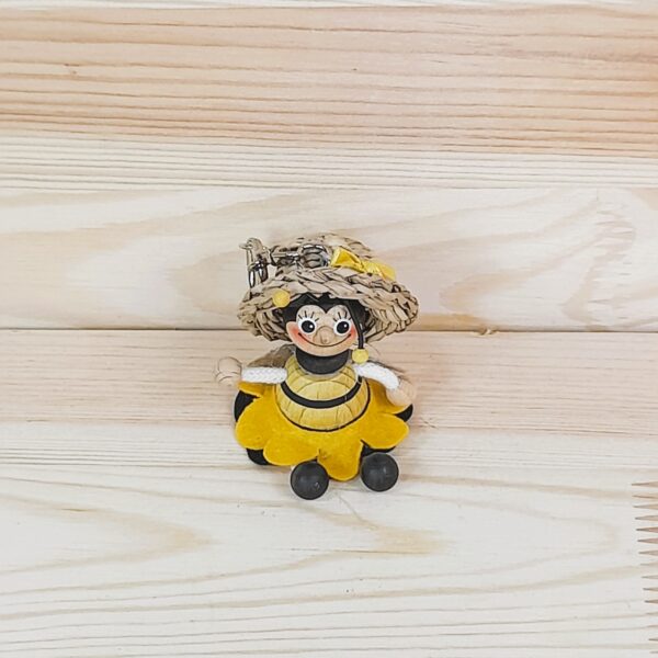 Schlüsselanhänger Bienenfrau mit Hut