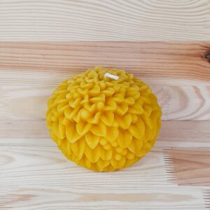 Blätterkugel-Kerze gross aus gelbem Bienenwachs